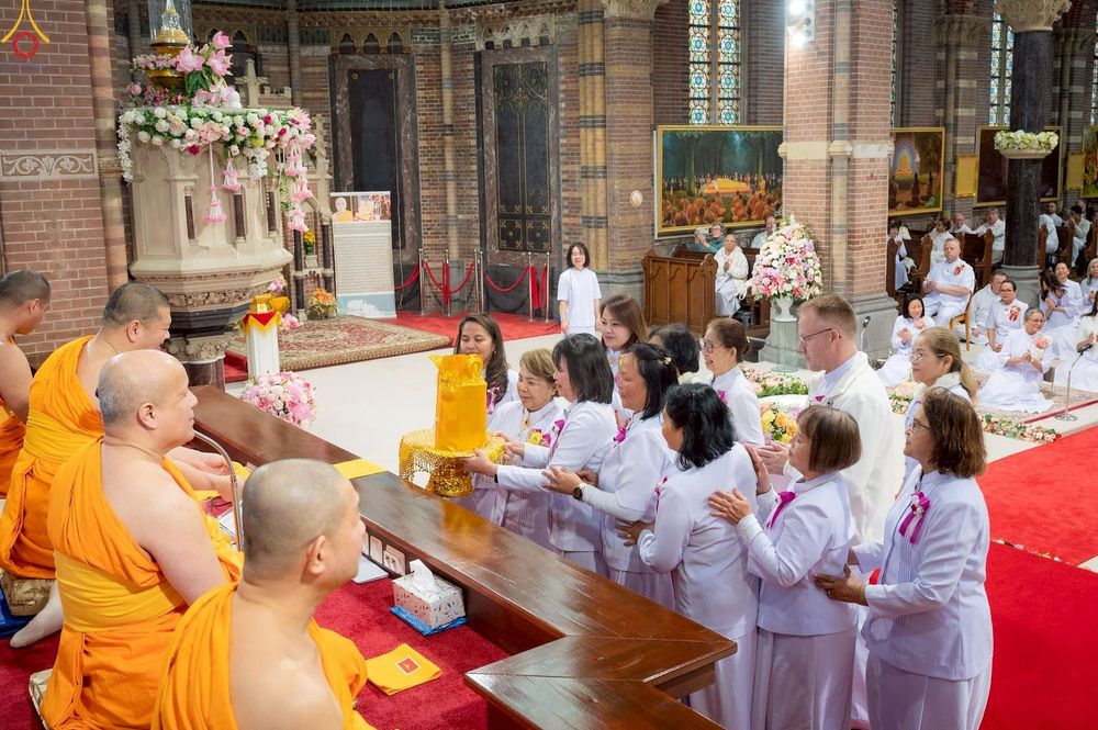 ภาพ No.271390:วันอาทิตย์ที่ 26 ตุลาคม พ.ศ. 2568 พิธีทอดกฐินสามัคคีวัดพระธรรมกายเนเธอร์แลนด์ กฐินเพื่อปฏิสังขรณ์ผนังรอบโบสถ์ อายุกว่า 135 ปี