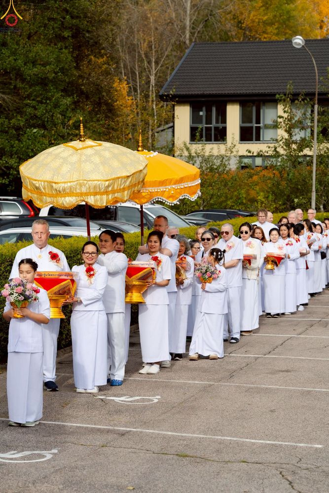 ภาพ No.254093:วันที่ 12 ตุลาคม พ.ศ. 2568 พิธีทอดกฐินวัดพระธรรมกายบูโรส ประเทศสวีเดน