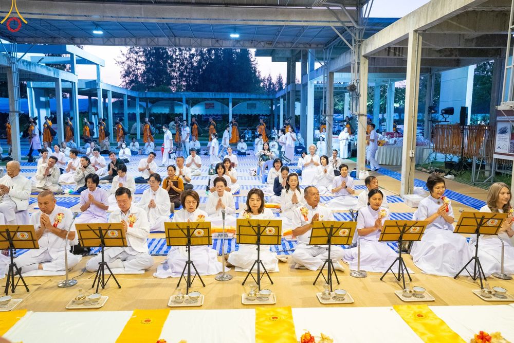 ภาพ No.188911:พิธีถวายภัตตาหารเป็นสังฆทาน แด่พระธรรมยาตรา ในโครงการธรรมยาตรา กตัญญูบูชา มหาปูชนียาจารย์ พระมงคลเทพมุนี(สด จนฺทสโร) พระผู้ปราบมาร ปีที่ 13 ณ อนุสรณ์สถานมหาวิหารพระมงคลเทพมุนี (โลตัสแลนด์) อ.สองพี่น้อง จ.สุพรรณบุรี วันที่ 4 มกราคม พ.ศ.2568