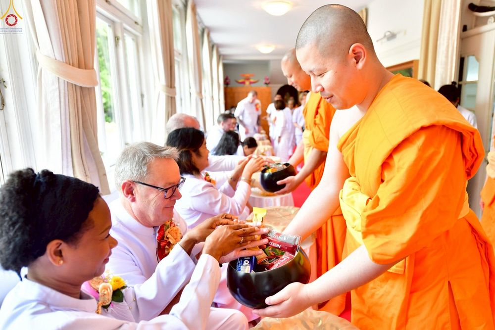 ภาพ No.257390:วันที่ 11 ตุลาคม พ.ศ. 2568 พิธีทอดกฐินสามัคคี  เพื่องานเผยแผ่พระพุทธศาสนา วิชชาธรรมกายสู่ชาวท้องถิ่น ณ วัดพระธรรมกายคอร์ซัวร์ ลุสท์สโกว  ประเทศเดนมาร์ก 