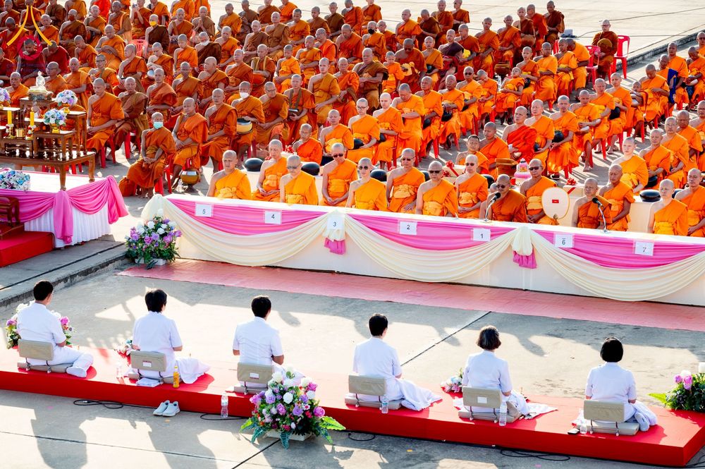 ภาพ No.250541:วันพุธที่ 8 ตุลาคม พ.ศ. 2568 พิธีตักบาตรเทโวโรหณะ ณ ลานธรรมปทุมรัตน์ธรรมเจดีย์ พุทธอุทยานนานาชาติ อ.โพนพิสัย จ.หนองคาย