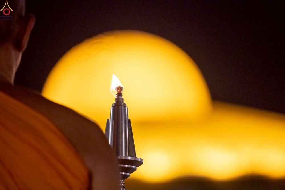 ภาพ No.253634:วันที่ 10 ตุลาคม พ.ศ. 2568 พิธีจุดประทีปบูชาพระผู้ปราบมาร, พิธีจุดประทีปบนพระมหาธรรมกายเจดีย์  20,000 ดวง เนื่องในวันคล้ายวันเกิดครบรอบ 141 ปี พระมงคลเทพมุนี (สด จนฺทสโร)