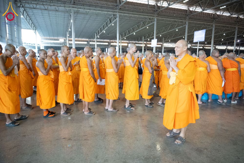 ภาพ No.287401:วันที่ 3 มกราคม พ.ศ.2569 พิธีถวายภัตตาหารเป็นสังฆทาน แด่พระธรรมยาตรา ณ วัดพระธรรมกาย  จังหวัดปทุมธานี ในโครงการธรรมยาตรา กตัญญูบูชา มหาปูชนียาจารย์ พระมงคลเทพมุนี(สด จนฺทสโร) พระผู้ปราบมาร อนุสรณ์สถาน 7 แห่ง ปีที่ 14