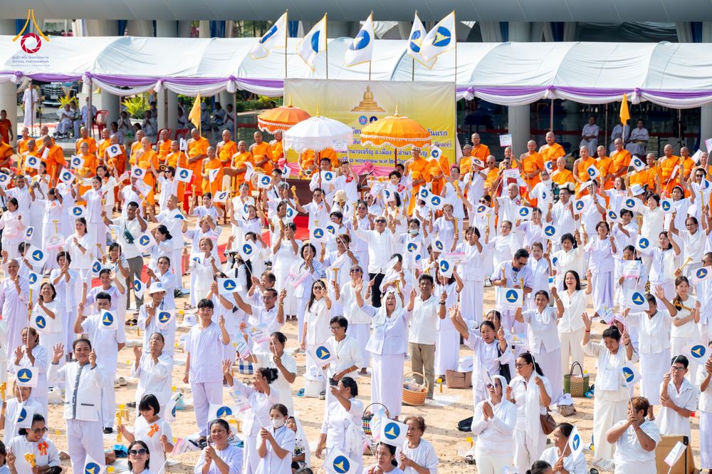 ภาพ No.327182:วันศุกร์ที่ 1 พฤษภาคม พ.ศ.2569 พิธีทอดผ้าป่า โปรยรัตนชาติ ตอกเสาเข็มมงคลต้นแรก สถาปนา “องค์พระเจดีย์เพื่อสร้างสันติภาพโลก” (แห่งแรกของภาคอีสาน) ณ ธุดงคสถานอำนาจเจริญ  อ.เมือง จ.อำนาจเจริญ