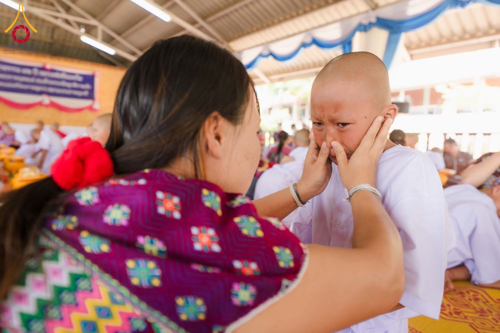 ภาพ No.317683:วันพฤหัสบดีที่ ๒ เมษายน พ.ศ.๒๕๖๙ พิธีบรรพชาสามเณรภาคฤดูร้อน น้อมบูชาธรรมอายุวัฒนมงคล ๘๒ ปี หลวงพ่อธัมมชโย และ ถวายเป็นพระราชกุศลแด่ สมเด็จพระกนิษฐาธิราชเจ้ากรมสมเด็จพระเทพรัตน์ราชสุดาฯ สยามบรมราชกุมารี รุ่นที่ ๑๓ ณ วัดทุ่งเจริญธรรม อำเภออมก๋อย จังหวัดเชี