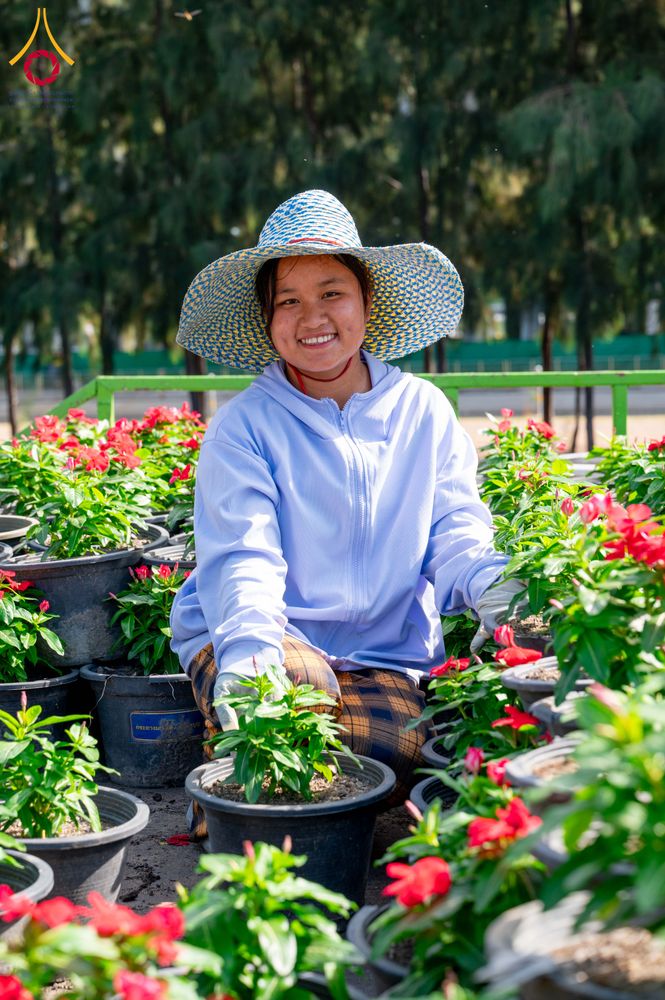 ภาพ No.285321:วันพุธที่ 10 ธันวาคม พ.ศ.2568  การเตรียมความพร้อมในโครงการธรรมยาตรา กตัญญูบูชา มหาปูชนียาจารย์ พระมงคลเทพมุนี(สด จนฺทสโร) พระผู้ปราบมาร อนุสรณ์สถาน 7 แห่ง ปีที่ 14 เก็บดอกเบญจทรัพย์ ณ วัดพระธรรมกาย