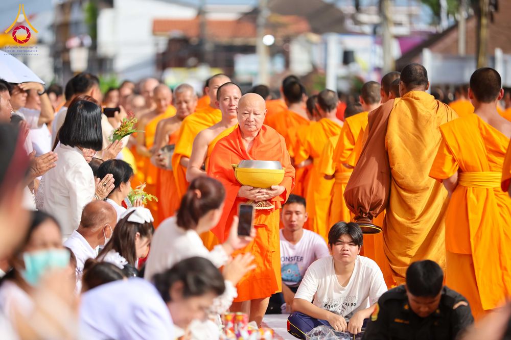 ภาพ No.336892:วันเสาร์ที่ 27 มิถุนายน 2569 พิธีตักบาตรพระ 1,345 รูป  ณ ข่วงสันกำแพง อำเภอสันกำแพง จังหวัดเชียงใหม่