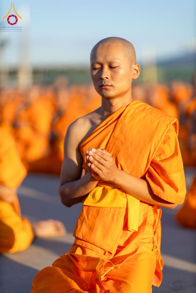 ภาพ No.285292:วันจันทร์ที่ 15 ธันวาคม พ.ศ.2568  บันทึกภาพหมู่ประวัติศาสตร์ โครงการบรรพชาอุปสมบทหมู่  รุ่นบูชาธรรมมหาปูชนียาจารย์ ประจำปี 2568 ณ ลานธรรมมหาธรรมกายเจดีย์ วัดพระธรรมกาย