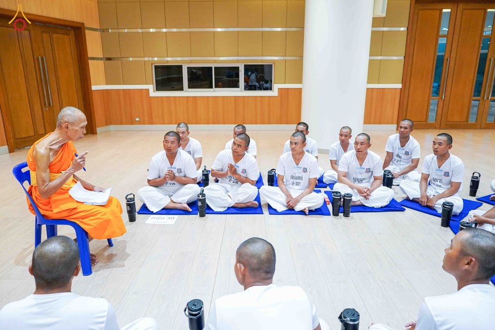 ภาพ No.341093:วันที่ 26 กรกฎาคม พ.ศ. 2569 โครงการพัฒนาคุณธรรม จริยธรรม สำหรับนักเรียนนายสิบตำรวจ (นสต.) รุ่นที่ 17 ศูนย์ฝึกอบรมตำรวจภูธรภาค 1 ได้จัดกิจกรรม ตักบาตรเพื่อน้อมอุทิศถวายเพื่อเป็นพระราชกุศลฯ  และปฏิบัติธรรม ติวธรรมมะ ณ ศูนย์ปฏิบัติธรรมเวิล์ดพีช วัลเล่ย์ (Wo