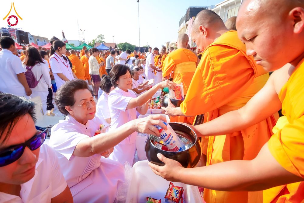 ภาพ No.312925:วันอาทิตย์ที่ 8 มีนาคม พ.ศ.2569 ทำบุญเมืองนครราชสีมา 558 ปี ตักบาตรพระ 10,000 รูป (ภาพชุดที่ 2)