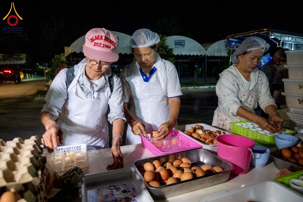 ภาพ No.293422:วันที่ 13 มกราคม พ.ศ. 2569 พิธีถวายภัตตาหารเป็นสังฆทาน แด่พระธรรมยาตรา ณ อนุสรณ์สถานมหาวิหารพระมงคลเทพมุนี (โลตัสแลนด์) อ.สองพี่น้อง จ.สุพรรณบุรี ในโครงการธรรมยาตรา กตัญญูบูชา มหาปูชนียาจารย์ พระมงคลเทพมุนี(สด จนฺทสโร) พระผู้ปราบมาร อนุสรณ์สถาน 7 แห่ง ปี