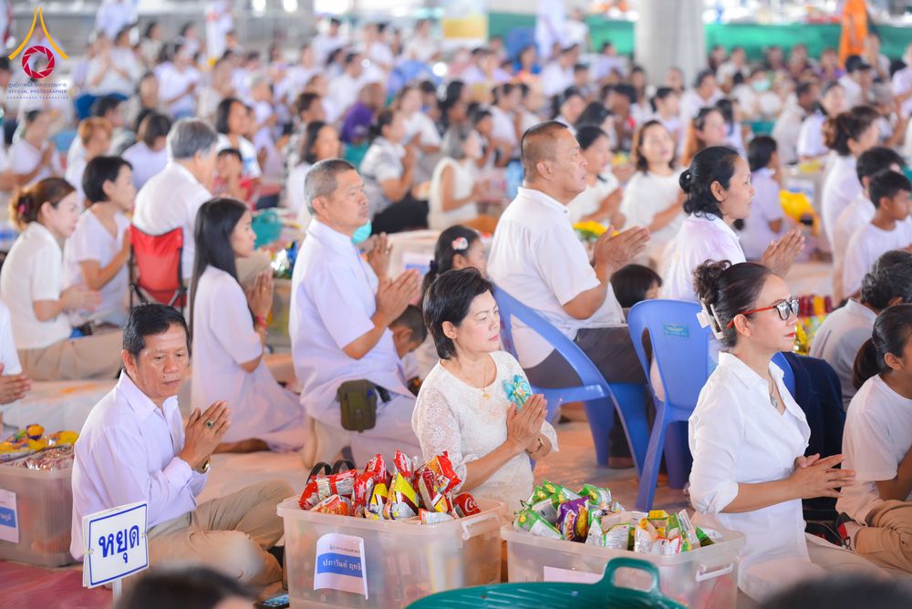 ภาพ No.320708:วันที่ 11 เมษายน พ.ศ.2569 พิธีตักบาตรฉลองสามเณรใหม่ โครงการบรรพชาสามเณรกล้าตะวัน ณ มหารัตนวิหาคด คอร์ 25 ชั้น 2 วัดพระธรรมกาย