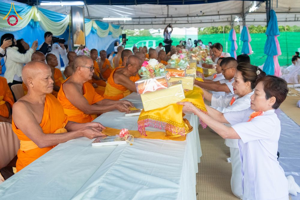 ภาพ No.290787:วันที่ 9 มกราคม พ.ศ. 2569 พิธีถวายภัตตาหารเป็นสังฆทาน แด่พระธรรมยาตรา ณ อนุสรณ์สถานคลองบางนางแท่น อ.สามพราน จ.นครปฐม ในโครงการธรรมยาตรา กตัญญูบูชา มหาปูชนียาจารย์ พระมงคลเทพมุนี(สด จนฺทสโร) พระผู้ปราบมาร อนุสรณ์สถาน 7 แห่ง ปีที่ 14