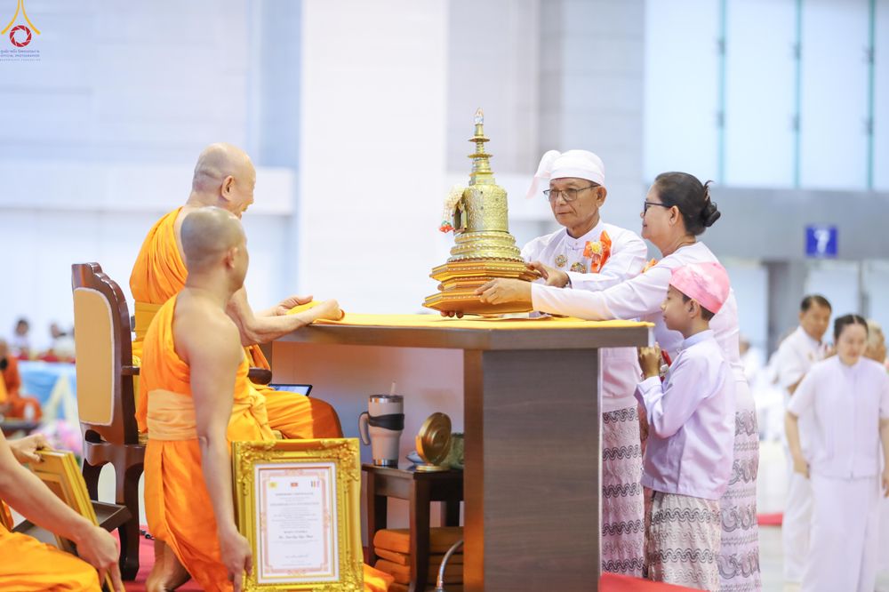 ภาพ No.327769:วันที่ 3 พฤษภาคม พ.ศ.2569 พิธีรับมอบพระบรมสารีริกธาตุ จากสาธารณรัฐแห่งสหภาพเมียนมา ณ ห้องแก้วสารพัดนึก วัดพระธรรมกาย