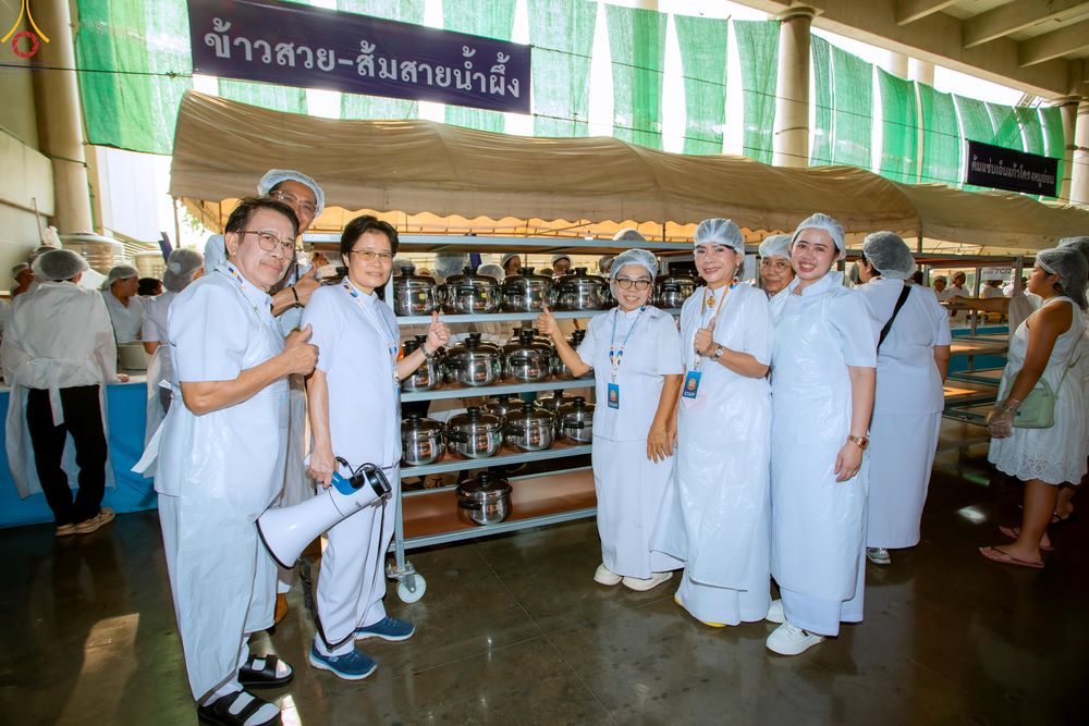 ภาพ No.325719:วันที่ 22 เมษายน พ.ศ.2569(วันคุ้มครองโลก) งานถวายมหาสังฆทาน 40,000 กว่าวัดทั่วประเทศ เจ้าหน้าที่ สาธุชน ร่วมใจจัดเตรียมภัตตาหารเพล (ชุด 2)