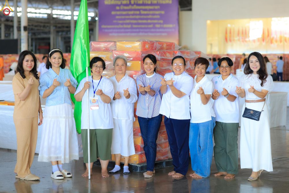 ภาพ No.322025:วันที่ 12 -13 เมษายน พ.ศ.2569 การเตรียมกล่องไทยธรรม + การขนย้ายเก้าอี้ เพื่องานถวายมหาสังฆทาน 40,000 กว่าวัดทั่วประเทศ วันคุ้มครองโลก 22 เมษายน พ.ศ.2569 วัดพระธรรมกาย