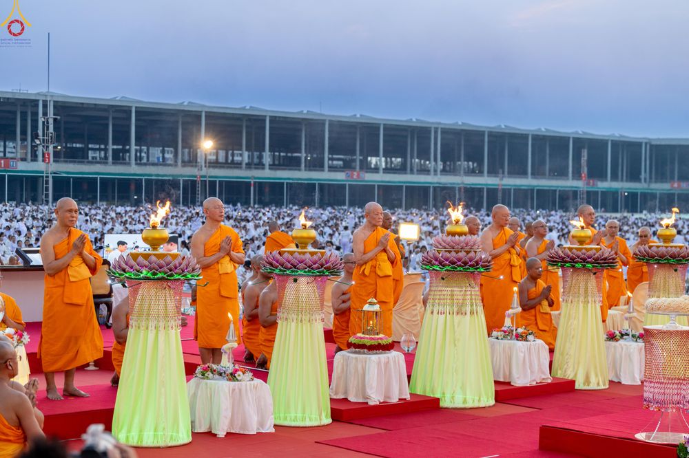 ภาพ No.307927:วันที่ 31 มกราคม พ.ศ. 2569 พิธีจุดประทีปธรรมถวายเป็นพุทธบูชา  และบูชาธรรมมหาปูชนียาจารย์ (ภาพชุดที่ 2) ณ วัดพระธรรมกาย ปทุมธานี ในโครงการธรรมยาตรา กตัญญูบูชา มหาปูชนียาจารย์ พระมงคลเทพมุนี(สด จนฺทสโร) พระผู้ปราบมาร อนุสรณ์สถาน 7 แห่ง ปีที่ 14