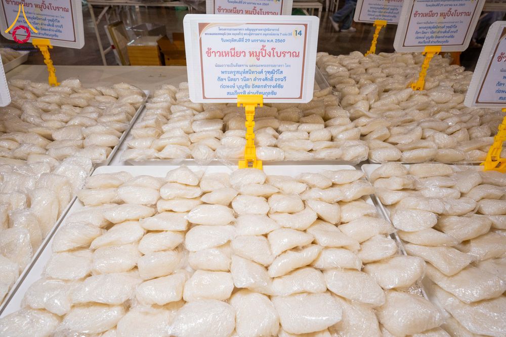 ภาพ No.305625:วันที่ 29 มกราคม พ.ศ. 2569 พิธีถวายภัตตาหารเป็นสังฆทาน แด่พระธรรมยาตรา ณ วัดพระธรรมกาย  จังหวัดปทุมธานี ในโครงการธรรมยาตรา กตัญญูบูชา มหาปูชนียาจารย์ พระมงคลเทพมุนี(สด จนฺทสโร) พระผู้ปราบมาร อนุสรณ์สถาน 7 แห่ง ปีที่ 14