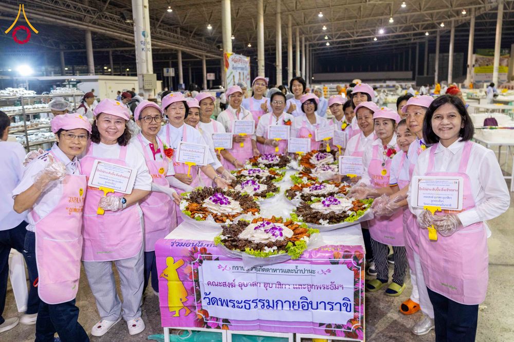 ภาพ No.303426:วันที่ 27 มกราคม พ.ศ. 2569 พิธีถวายภัตตาหารเป็นสังฆทาน แด่พระธรรมยาตรา ณ วัดพระธรรมกาย  จังหวัดปทุมธานี ในโครงการธรรมยาตรา กตัญญูบูชา มหาปูชนียาจารย์ พระมงคลเทพมุนี(สด จนฺทสโร) พระผู้ปราบมาร อนุสรณ์สถาน 7 แห่ง ปีที่ 14