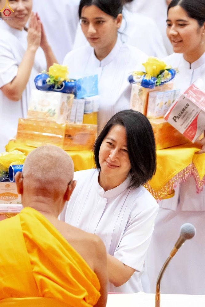 ภาพ No.343713:วันที่ 16 สิงหาคม พ.ศ.2569 พิธีถวายคิลานเภสัช และอุปกรณ์ทางการแพทย์ ณ ห้องแก้วสารพัดนึก2 วัดพระธรรมกาย