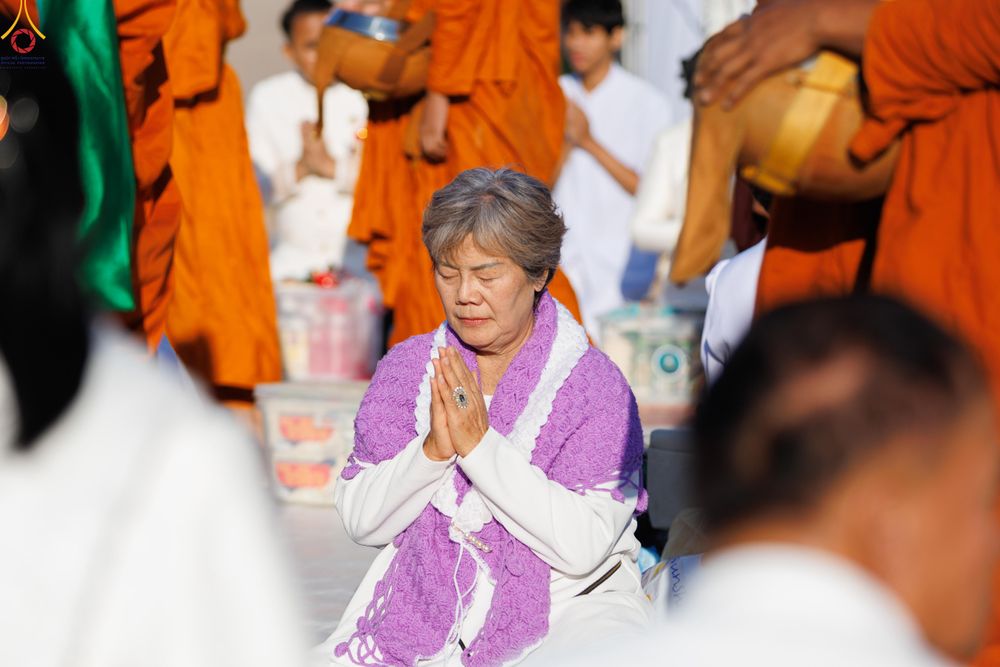 ภาพ No.281417:วันเสาร์ที่ 27 ธันวาคม พ.ศ.2568 พิธีตักบาตรพระ ๑,๐๐๐ รูป   เพื่อความเป็นสิริมงคลแก่ชีวิตและแผ่นดินไทย  มหากุศลครั้งยิ่งใหญ่แห่งปี ส่งท้ายปีเก่า ต้อนรับปีใหม่  ณ ถนนหน้าที่ว่าการอำเภอภูเรือ จังหวัดเลย