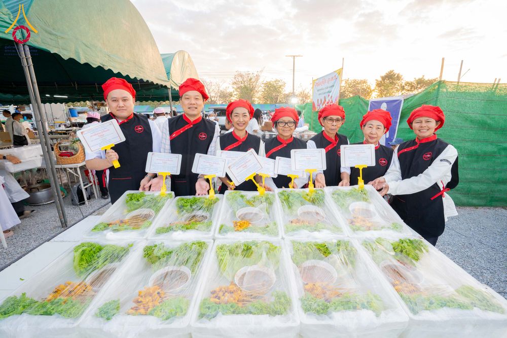 ภาพ No.301005:วันที่ 23 มกราคม พ.ศ. 2569 พิธีถวายภัตตาหารเป็นสังฆทาน แด่พระธรรมยาตรา ณ อนุสรณ์สถานบางปลา วัดบางปลา อำเภอบางเลน จังหวัดนครปฐม ในโครงการธรรมยาตรา กตัญญูบูชา มหาปูชนียาจารย์ พระมงคลเทพมุนี(สด จนฺทสโร) พระผู้ปราบมาร อนุสรณ์สถาน 7 แห่ง ปีที่ 14