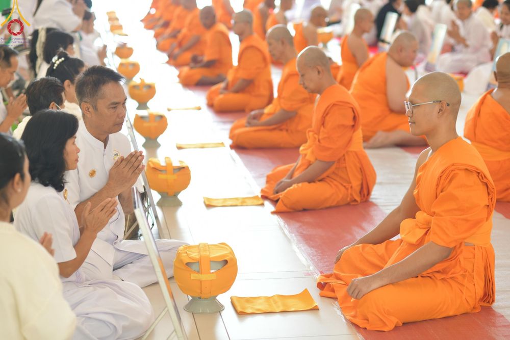 ภาพ No.199792:โครงการอุปสมบทหมู่บูชาธรรม 116 ปี คุณยายอาจารย์มหารัตนอุบาสิกาจันทร์ ขนนกยูง โครงการอุปสมบทหมู่ธรรมทายาท ระดับอุดมศึกษา รุ่นที่ 51 ภาคฤดูหนาว  ณ โบสถ์พระไตรปิฏก วัดพระธรรมกาย จ.ปทุมธานี  วันที่ 11 มกราคม พ.ศ. 2568 โดยมีพระครูปลัดรัตนวีรวัฒน์ เจ้าอาวาสวัด