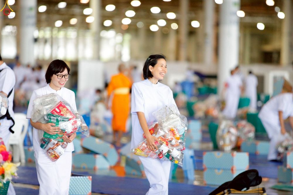 ภาพ No.263979:วันอาทิตย์ที่ 2 พฤศจิกายน พ.ศ. 2568 พิธีตักบาตรอาทิตย์ต้นเดือน ณ บ้านแก้วเรือนทองคุณยายฯ วัดพระธรรมกาย