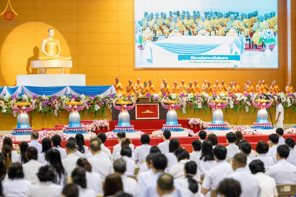 ภาพ No.150026:พิธีตักบาตร , พิธีปฎิบัติธรรม , พิธีถวายภัตตาหารเมนูสวรรค์ ในพรรษาแห่งการเข้าถึงธรรม วันธรรมชัย วันอังคารที่ 27 สิงหาคม พ.ศ.2567 ณ สภาธรรมกายสากล วัดพระธรรมกาย