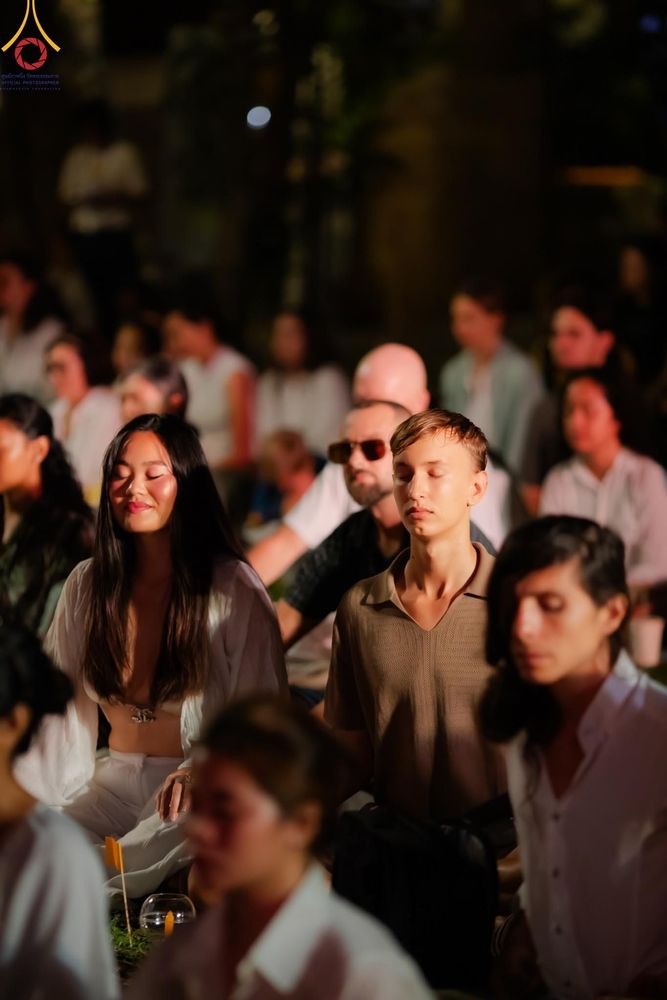 ภาพ No.156502:วัดพุทธบาหลีและวัดพระธรรมกาย จัดปฏิบัติธรรมนานาชาติ 1,151 คนจาก 78 ประเทศ ใน "วันสันติภาพสากล" ณ บาหลี อินโดนีเซีย วันเสาร์ที่ 21 กันยายน พ.ศ. 2567 เวลา 16.00-21.00 น. ณ พิพิธภัณฑ์ ARMA เมืองอูบุด จังหวัดบาหลี ประเทศอินโดนีเซีย