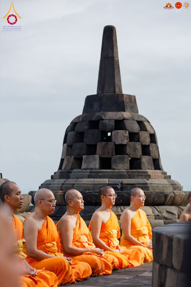 ภาพ No.280109:วันที่ 31 ธันวาคม พ.ศ. 2568 เดินธรรมยาตราที่บรมพุทธโธ อินโดนีเซีย