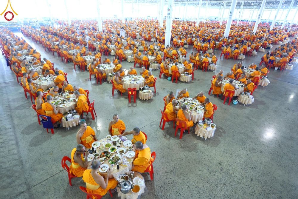 ภาพ No.161007:พิธีถวายภัตตาหารเมนูสวรรค์ ในพรรษาแห่งการเข้าถึงธรรม วันที่ 10 ตุลาคม พ.ศ. 2567 ณ สภาธรรมกายสากล วัดพระธรรมกาย