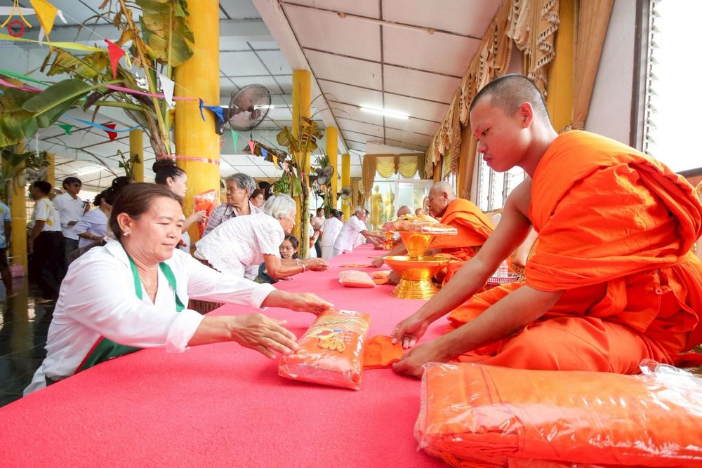 ภาพ No.250912:วันพุธที่ 8 ตุลาคม พ.ศ. 2568 พิธีทอดกฐินสามัคคีทั่วไทย 30,000 วัด โดยคณะศิษยานุศิษย์ บูชาธรรม 81 ปี หลวงพ่อธัมมชโย ณ วัดทองธรรมเนียบศรัทธาราม อ.พรหมพิราม จ.พิษณุโลก