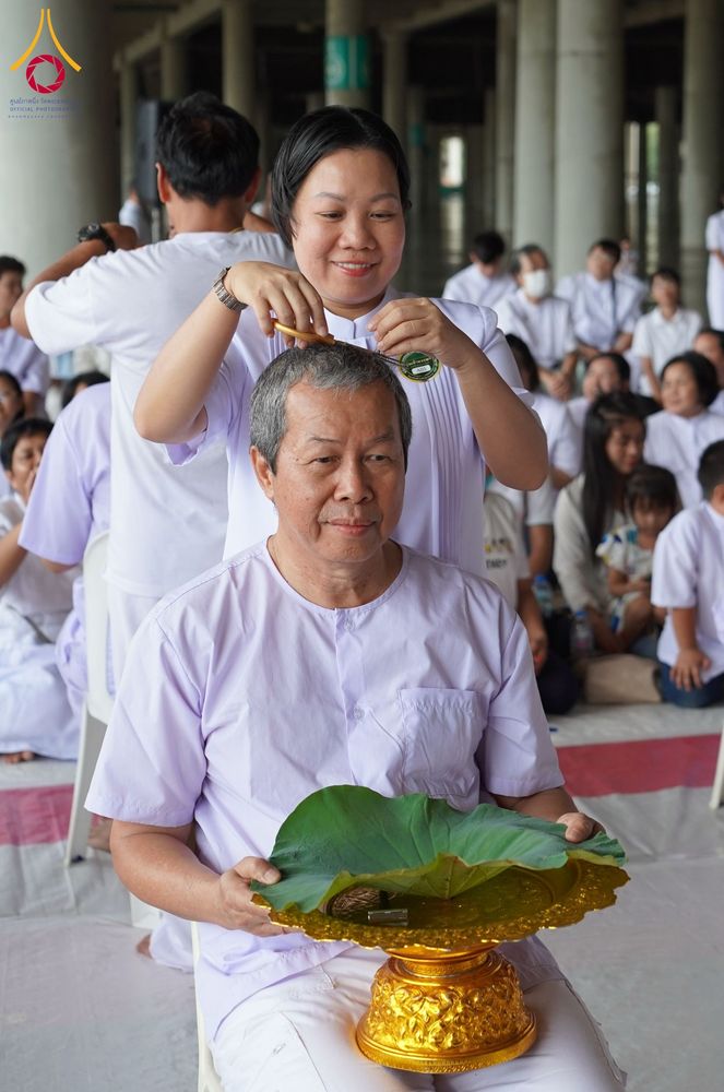 ภาพ No.143921:พิธีตัดปอยผมและปลงผมธรรมทายาท รุ่นเข้าพรรษา ณ มหาวิหารคด คอร์ 16 วัดพระธรรมกาย วันอาทิตย์ที่ 7 กรกฎาคม พ.ศ. 2567