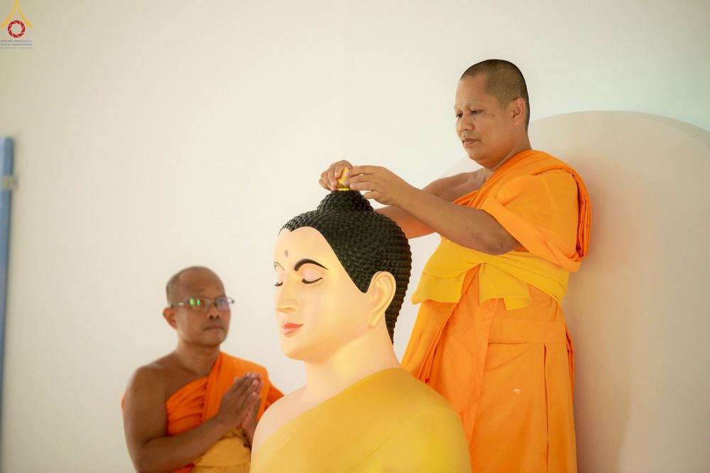 ภาพ No.255244:วันที่ 12 ตุลาคม พ.ศ. 2568 พิธีอัญเชิญพระบรมสารีริกธาตุและบรรจุ ลงในพระเกตุพระประธาน , พิธีทอดกฐินสามัคคีทั่วไทย 30,000 วัด โดยคณะศิษยานุศิษย์ วัดพระธรรมกาย  บูชาธรรม 81 ปี หลวงพ่อธัมมชโย ณ ธุดงคสถานเขาย้อย จ.เพชรบุรี