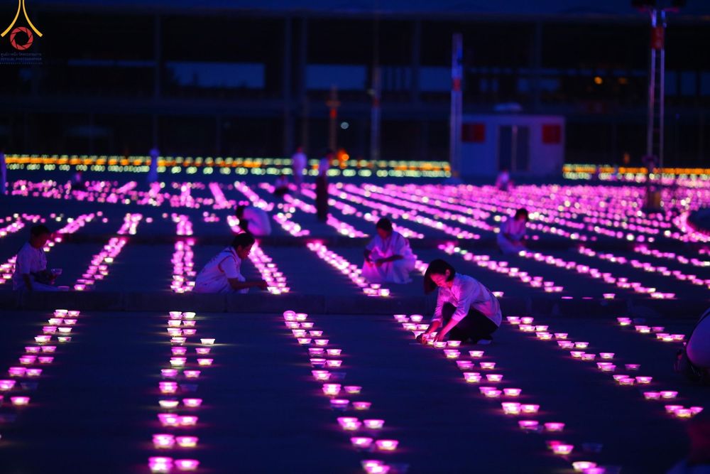 ภาพ No.279212:พิธีจุดวิสาขประทีป พิธีเวียนประทักษิณ ในวันวิสาขบูชา พุธที่ 22 พฤษภาคม พ.ศ. 2567 ( วันพระขึ้น 15 ค่ำ เดือน 6 ) ณ ลานธรรม พระมหาธรรมกายเจดีย์ วัดพระธรรมกาย จ.ปทุมธานี