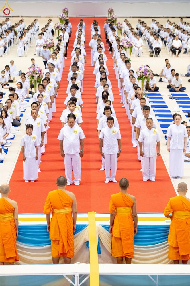 ภาพ No.233747:วันเสาร์ที่ 19 กรกฎาคม พ.ศ.2568 วันมหารำลึก ครั้งที่ 35 พิธีรำลึกถึงนักสร้างบารมี , พิธีสวดพระพุทธมนต์ , พิธีทอดผ้าบังสกุลและถวายไทยธรรม วัดพระธรรมกาย