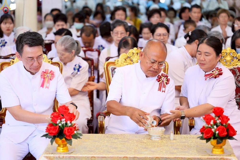 ภาพ No.263241:วันที่ 23 ตุลาคม พ.ศ. 2568 พิธีทอดกฐินสามัคคีทั่วไทย 30,000 วัด โดยคณะศิษยานุศิษย์ บูชาธรรม 81 ปี หลวงพ่อธัมมชโย ณ วัดพรหมวงศาราม เขตดินแดง กรุงเทพมหานคร