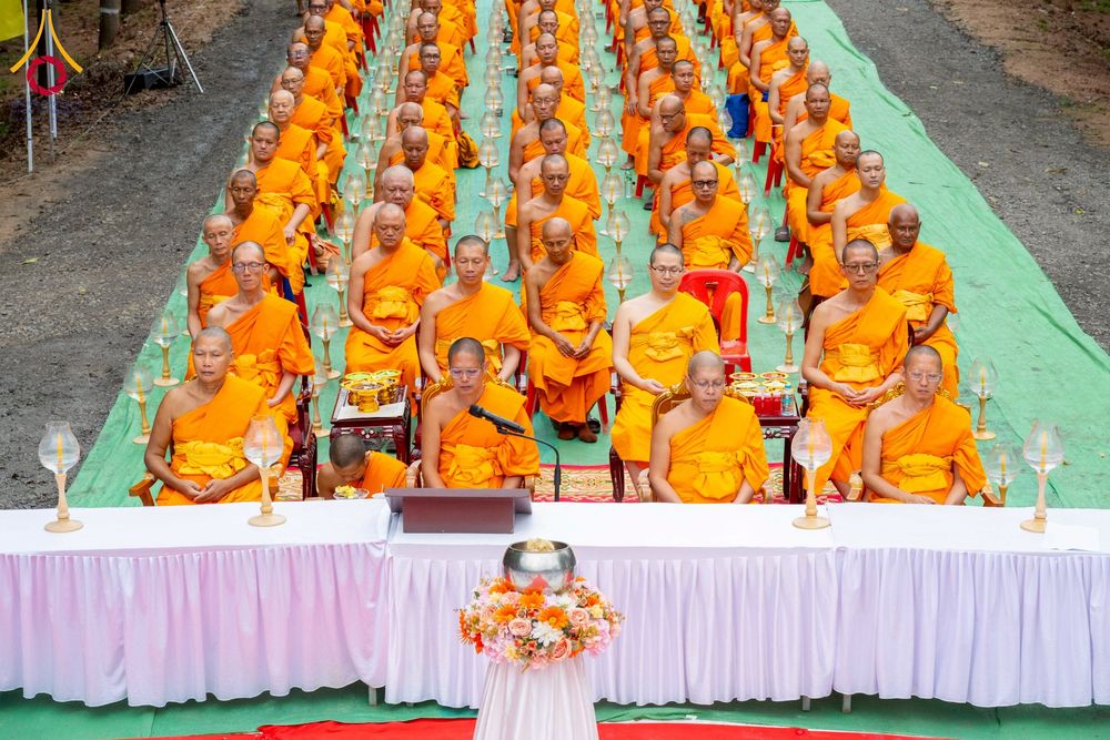 ภาพ No.261862:วันที่ 14 ตุลาคม พ.ศ. 2568 พิธีกลั่นแผ่นดิน โปรยทรายตอกเสาเข็มมหามงคลต้นแรก  สร้างองค์พระเจดีย์และจุดประทีปถวายเป็นพุทธบูชา ณ ศูนย์ปฏิบัติธรรมชัยนาท ต.ธรรมามูล อ.ชัยนาท จ.ชัยนาท