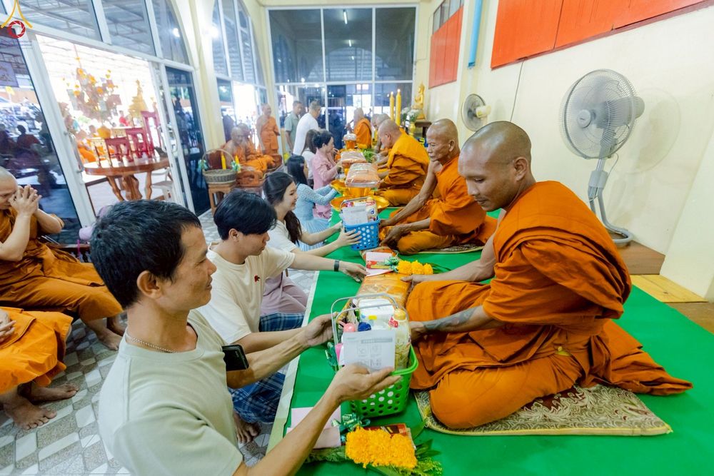 ภาพ No.263774:วันที่ 23 ตุลาคม พ.ศ. 2568 พิธีทอดกฐินสามัคคีทั่วไทย 30,000 วัด โดยคณะศิษยานุศิษย์ บูชาธรรม 81 ปี หลวงพ่อธัมมชโย ณ วัดเขาน้อยพัฒนาราม ต.สุรศักดิ์ อ.ศรีราชา จ.ชลบุรี