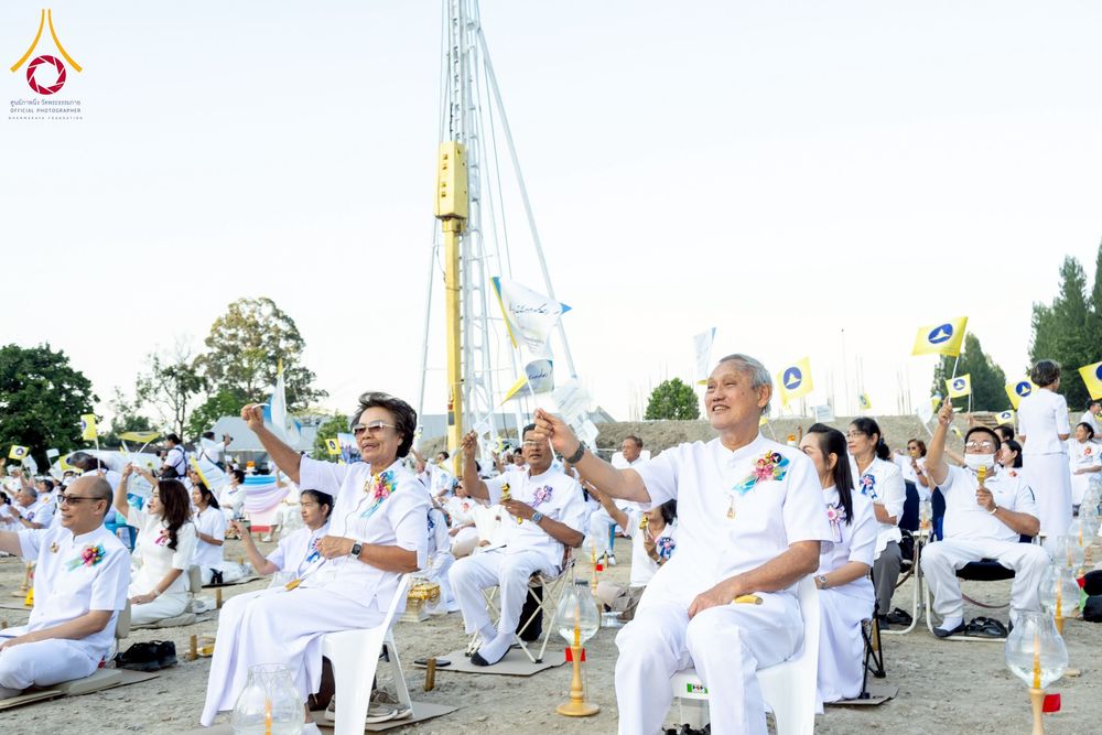 ภาพ No.275063:วันอาทิตย์ที่ 30 พฤศจิกายน พ.ศ. 2568 พิธีตอกเสาเข็ม "สร้างองค์พระเจดีย์เพื่อสร้างสันติภาพโลก" ต้นสุดท้าย ณ ศูนย์ปฏิบัติธรรมระยอง (บ้านช่องลม)