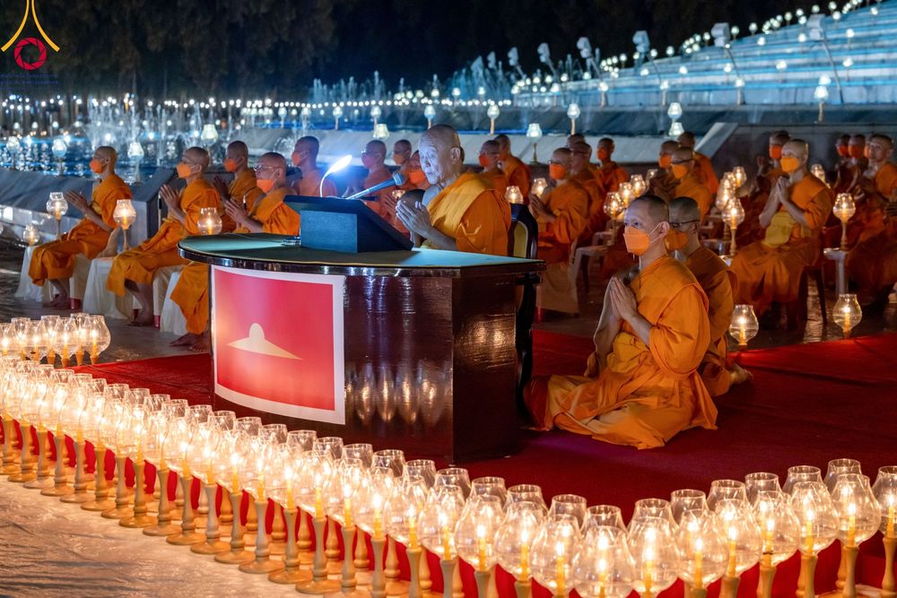 ภาพ No.97131:พิธีลอยกระทงธรรม ณ สระเศรษฐีทะเลบุญ มหาวิหารพระมงคลเทพมุนี (สด จนฺทสโร) และพิธีสวดธรรมจักร ครบ 5,899,999,999 จบ เนื่องในวันลอยกระทง วันพระขึ้น 15 ค่ำ เดือน 12 ณ วัดพระธรรมกาย จ.ปทุมธานี วันที่ 27 พฤศจิกายน พ.ศ. 2566