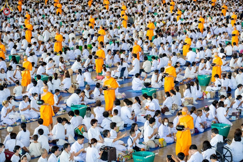 ภาพ No.86816:พิธีตักบาตร , พิธีบูชาข้าวพระ , พิธีจุดเทียนใจ ไฟนิรันดร์ อนันตชัย ในวันอาทิตย์ต้นเดือน 3 กันยายน พ.ศ. 2566 ณ วัดพระธรรมกาย