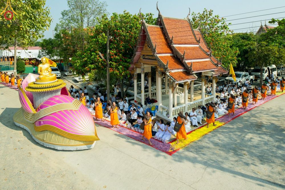 ภาพ No.190591:พิธีต้อนรับพระธรรมยาตรา ณ อนุสรณ์สถาน สถานที่ตั้งมโนปณิธานบวชตลอดชีวิต อนุสรณ์สถานคลองบางนางแท่น อ.สามพราน จ.นครปฐม ในโครงการธรรมยาตรา กตัญญูบูชา มหาปูชนียาจารย์ พระมงคลเทพมุนี(สด จนฺทสโร) พระผู้ปราบมาร อนุสรณ์สถาน 7 แห่ง ปีที่ 13 วันที่ 7 ม.ค.2568