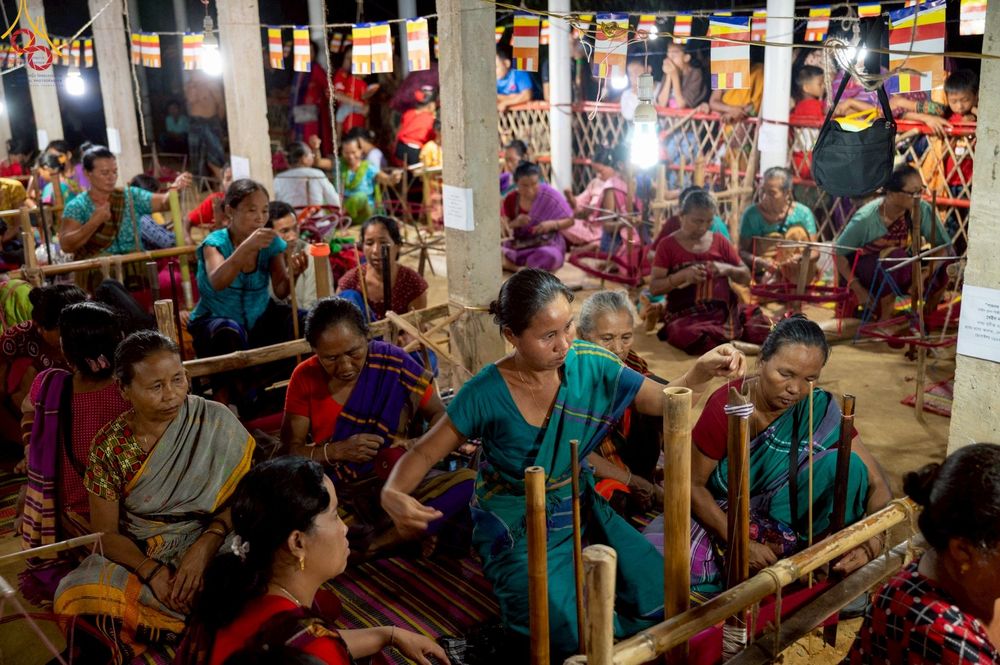 ภาพ No.261614:วันที่ 19 ตุลาคม พ.ศ. 2568 พิธีทอดกฐินสมทบ วัดกัลยาณมิตรต่างประเทศ บูชาธรรม 81 ปี หลวงพ่อธัมมชโย ณ วัดสารนาถ เมืองคาร์การชารี ประเทศบังกลาเทศ 