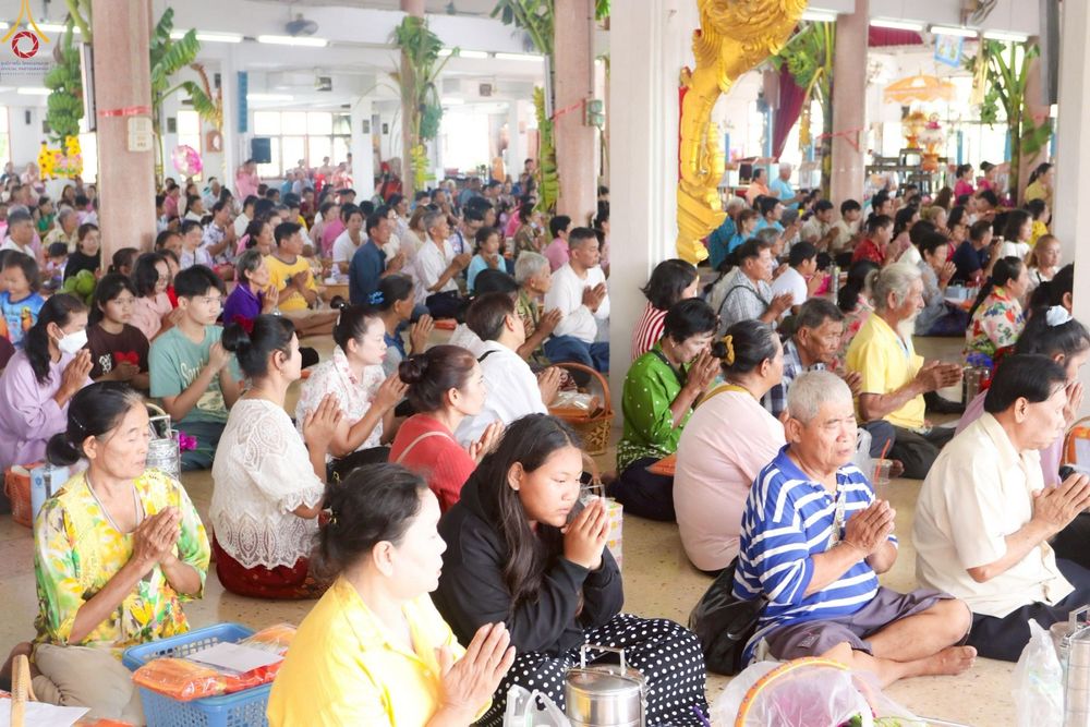 ภาพ No.250398:วันพุธที่ 8 ตุลาคม พ.ศ. 2568 พิธีทอดกฐินสามัคคีทั่วไทย 30,000 วัด โดยคณะศิษยานุศิษย์ บูชาธรรม 81 ปี หลวงพ่อธัมมชโย ณ วัดรางกำหยาด อ.บางเลน จ.นครปฐม