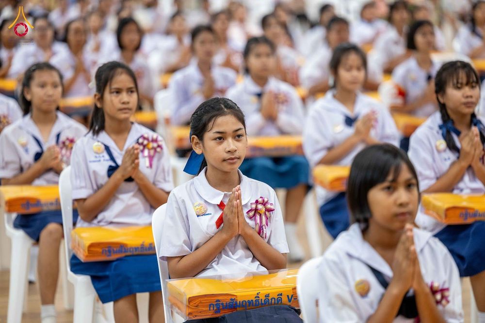 ภาพ No.348574:วันที่ 12 กันยายน พ.ศ. 2569 การอบรมเชิงปฏิบัติการจัดกิจกรรมทอดกฐินสัมฤทธิ์ พิธีมอบผ้าไตรประธานกฐินเด็กดี V-Star ประจำปีพุทธศักราช 2569 ณ สภาธรรมกายสากล วัดพระธรรมกาย