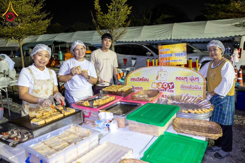 ภาพ No.296596:วันที่ 18 มกราคม พ.ศ. 2569 พิธีถวายภัตตาหารเป็นสังฆทาน แด่พระธรรมยาตรา ณ วัดโบสถ์บน ต.บางคูเวียง จ.นนทบุรี อนุสรณ์สถานลำดับที่ 4 สถานที่เกิดด้วยกายธรรม ในโครงการธรรมยาตรา กตัญญูบูชา มหาปูชนียาจารย์ พระมงคลเทพมุนี(สด จนฺทสโร) พระผู้ปราบมาร อนุสรณ์สถาน 7 แ