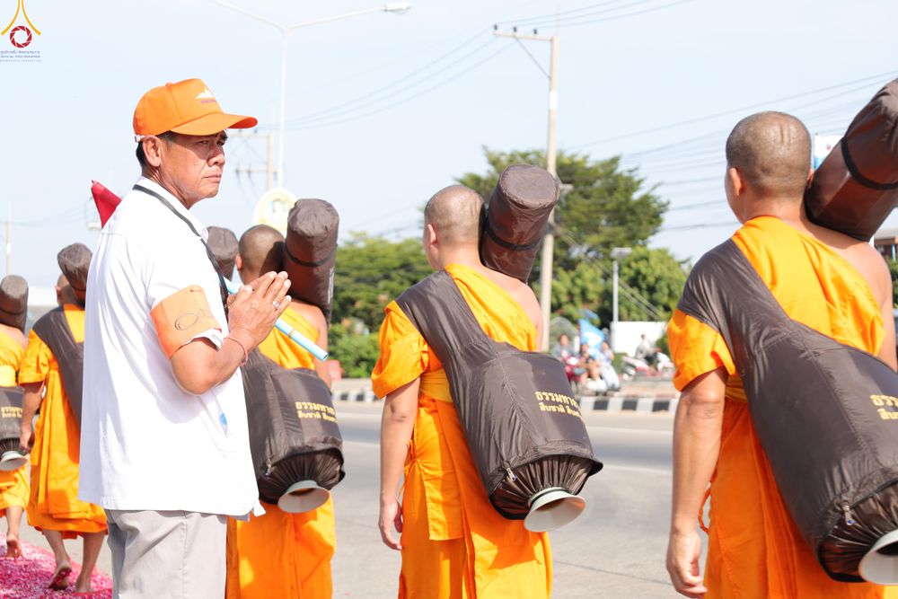 ภาพ No.296320:ภาพเบื้องหลังอาสาสมัครรวมใจ ชุดที่ 2 ในโครงการธรรมยาตรา กตัญญูบูชา มหาปูชนียาจารย์ พระมงคลเทพมุนี(สด จนฺทสโร) พระผู้ปราบมาร อนุสรณ์สถาน 7 แห่ง ปีที่ 14