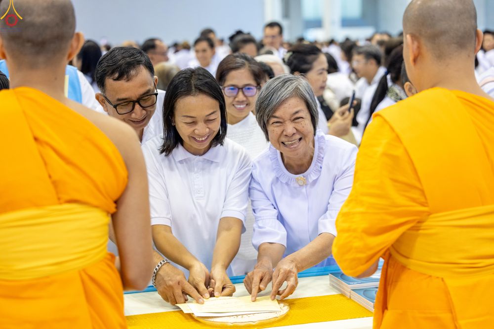 ภาพ No.281126:วันที่ 21 ธันวาคม พ.ศ.2568 พิธีมุทิตาหลวงพ่อทัตตชีโว ณ ห้องแก้วสารพัดนึก วัดพระธรรมกาย